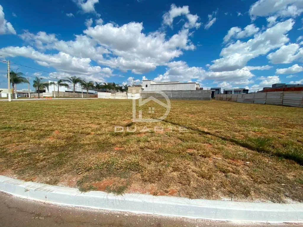 Ágio de lote em Condomínio Grand Trianon:* 741,16m²;* Entrada de R$72.263,10;* 9...