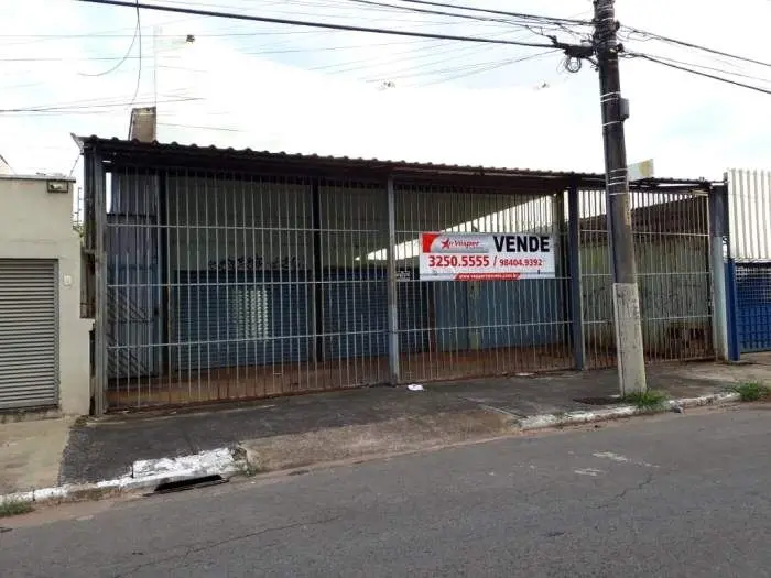 Prédio Comercial contendo 02 pavimentos, sendo 03 apartamentos na parte superior...