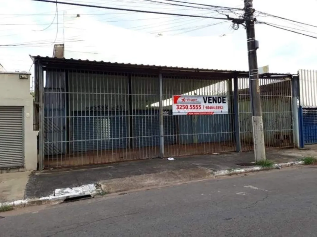 Prédio Comercial contendo 02 pavimentos, sendo 03 apartamentos na parte superior...