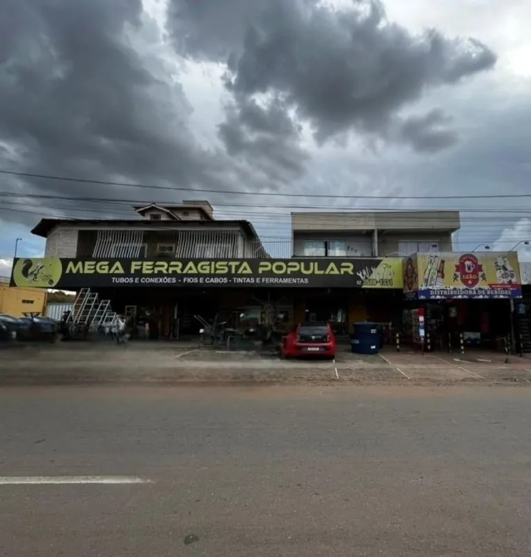 Sobrado de esquina com Salas comerciais e Apartamentos.Sobrado possui 4 quartos ...