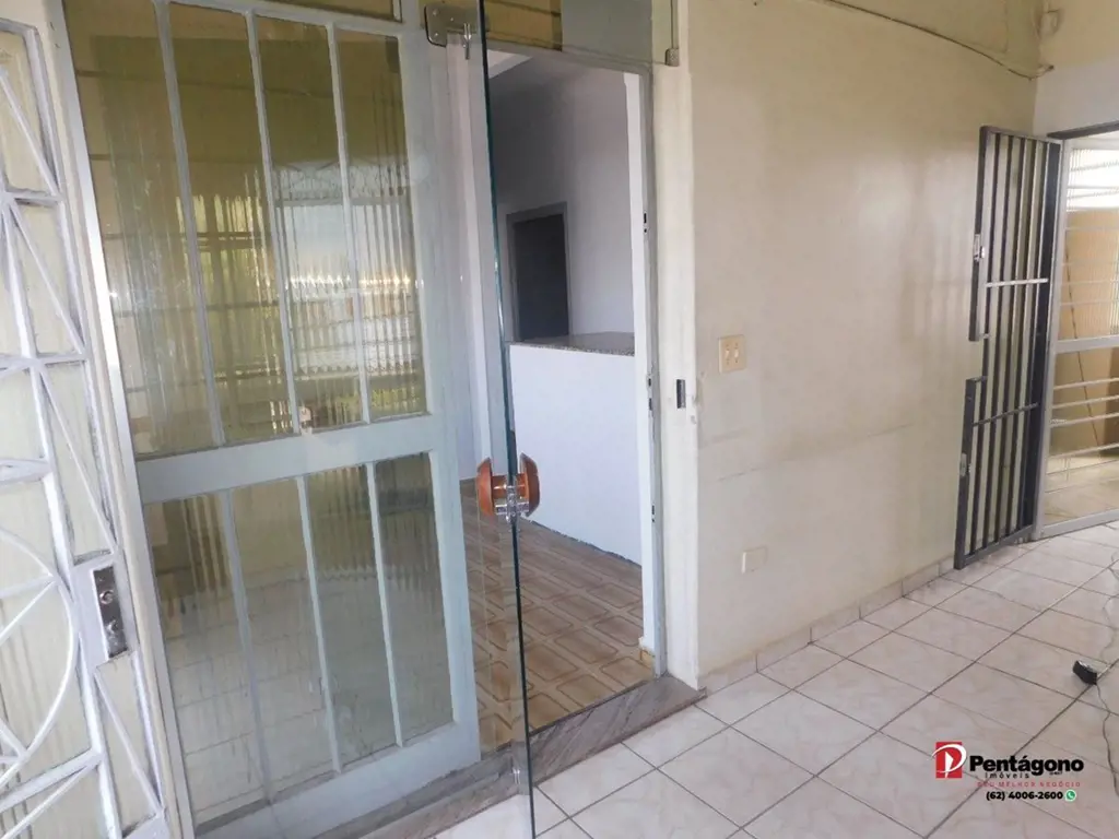 Sobreloja com acesso por escada, ideal para clínicas, escritórios, consultórios ...