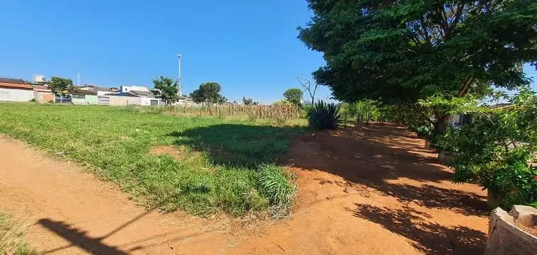 Localização privilegiada: o lote está situado no bairro Parque Santa Rita, ao la...