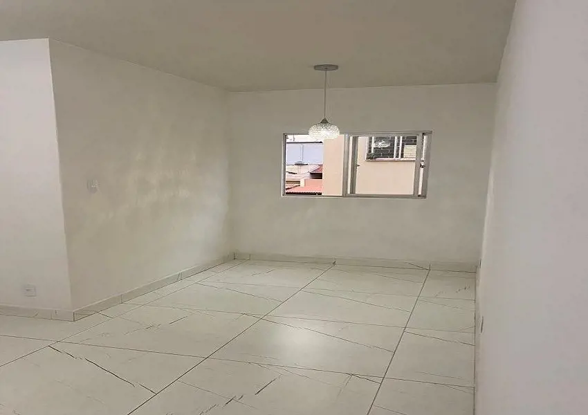 - Possui sala de estar/jantar/tv, 3 quartos sendo 1 suíte, 2 banheiros, cozinha,...