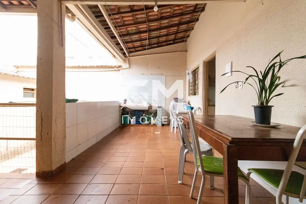 A GM Imóveis vende com EXCLUSIVIDADE casa com ótima localização na Quadra 13 de ...