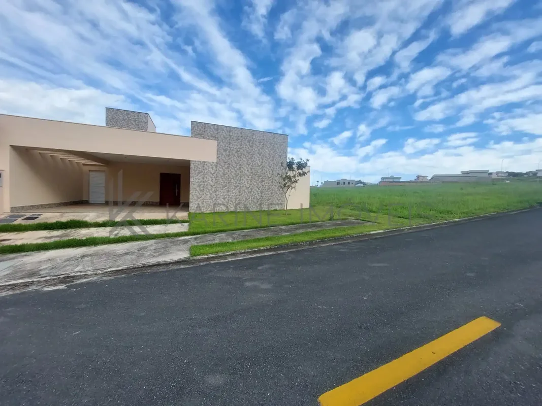 A Karine Imóveis vende uma linda casa no Residencial Damha 2, com 163 m² de área...