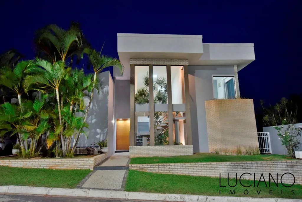 Excelente casa em condomínio fechado com segurança 24h e lazer.- Descrição:- 1º ...