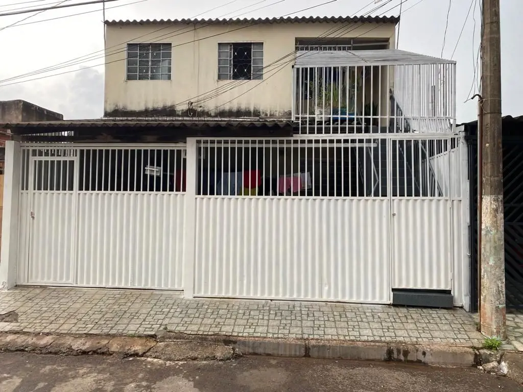 Ofereço a venda sobrado localizado junto a QR 305 – CONJUNTO 12 – SAMAMBAIA SUL ...