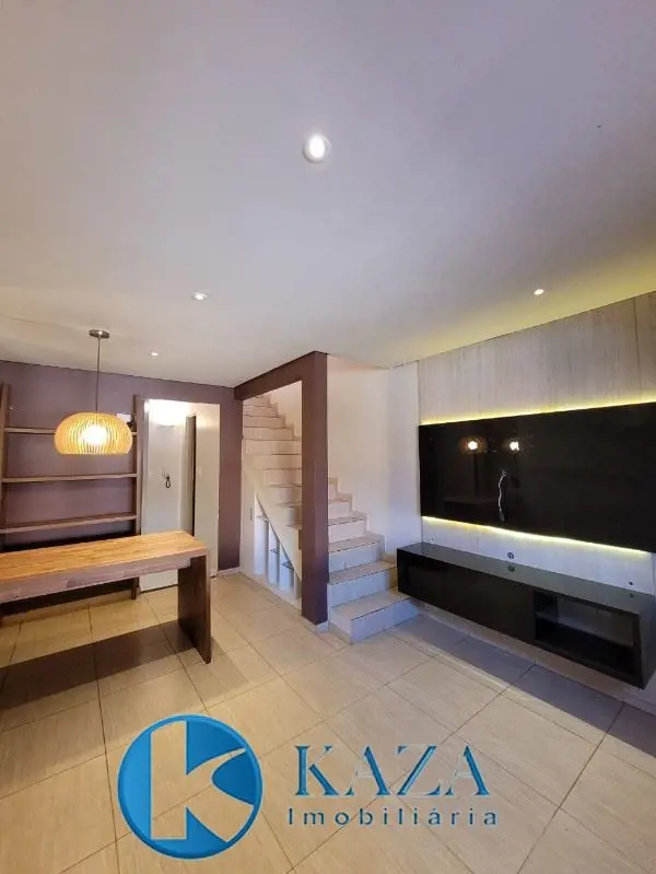 Belíssimo sobrado, com fino acabamento e armários planejados, no excelente condo...