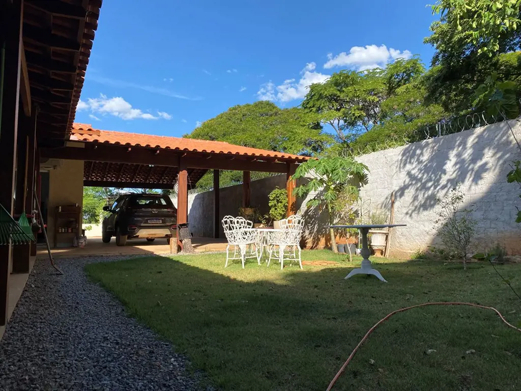 Encante-se com o seu novo lar: uma verdadeira joia no Jardim Botânico. Casa Prin...