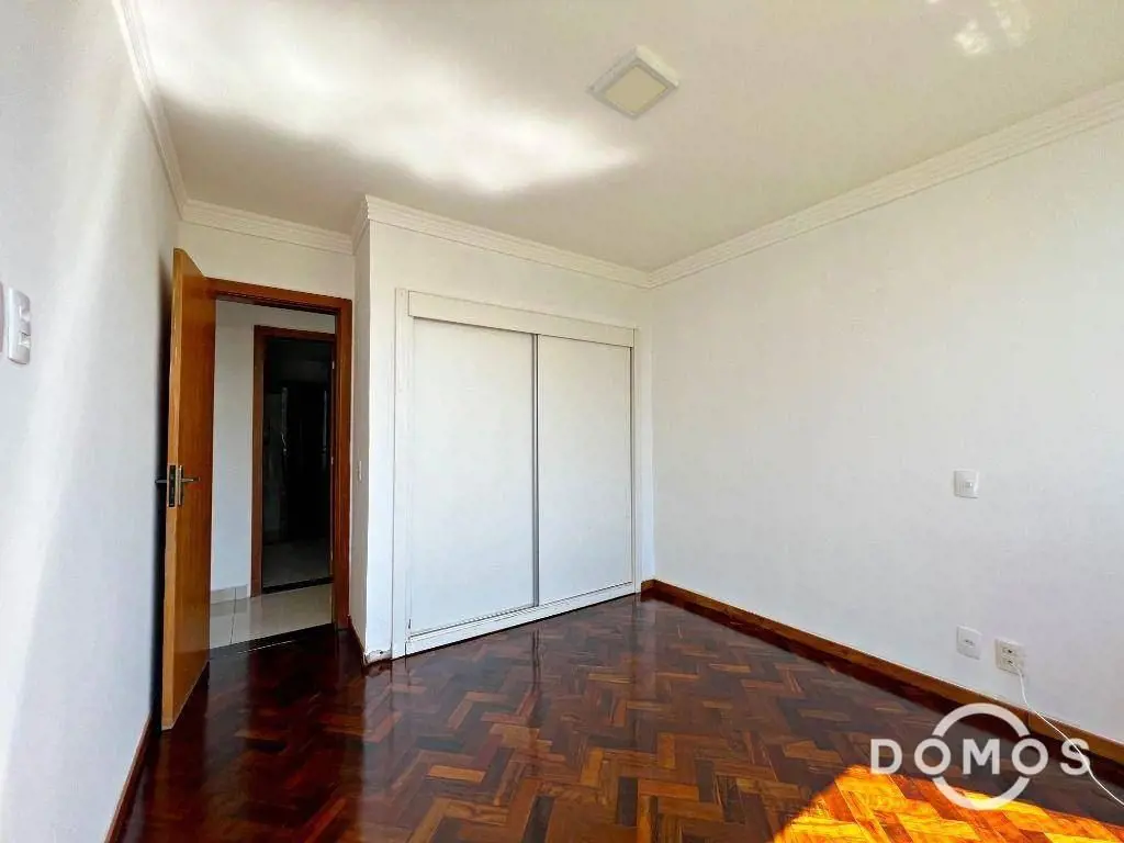 Domos Empreendimentos vende com Exclusividade:Apartamento de 3 Qts na Asa Sul.SQ...