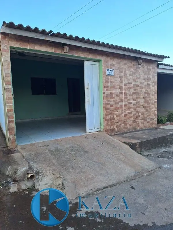 A Casa possui 02 quartos sendo um suíte, sala de estar, cozinha, 01 banheiro soc...