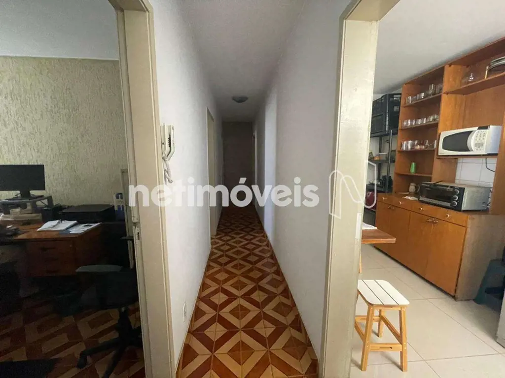 A Yani Netimóveis apresenta um belo apartamento a venda na QI 5 do Guará. Dispõe...