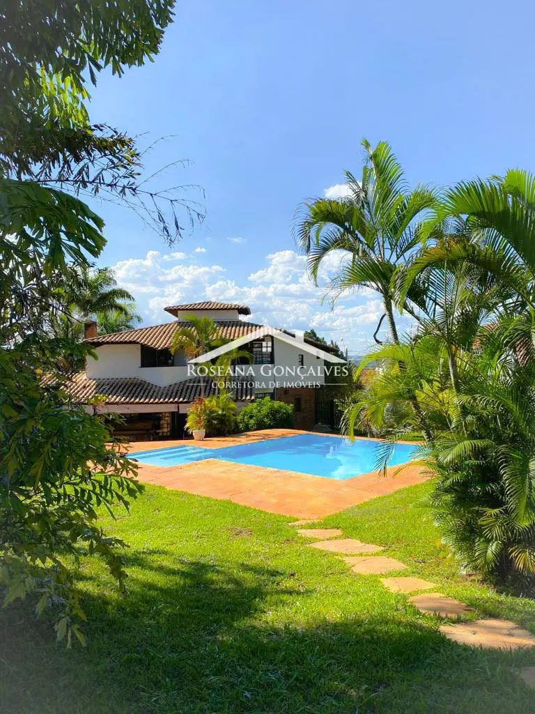 VENDE-SE Bela Casa Sobrado estilo Rústico projetado pelo arquiteto Durmar Martin...