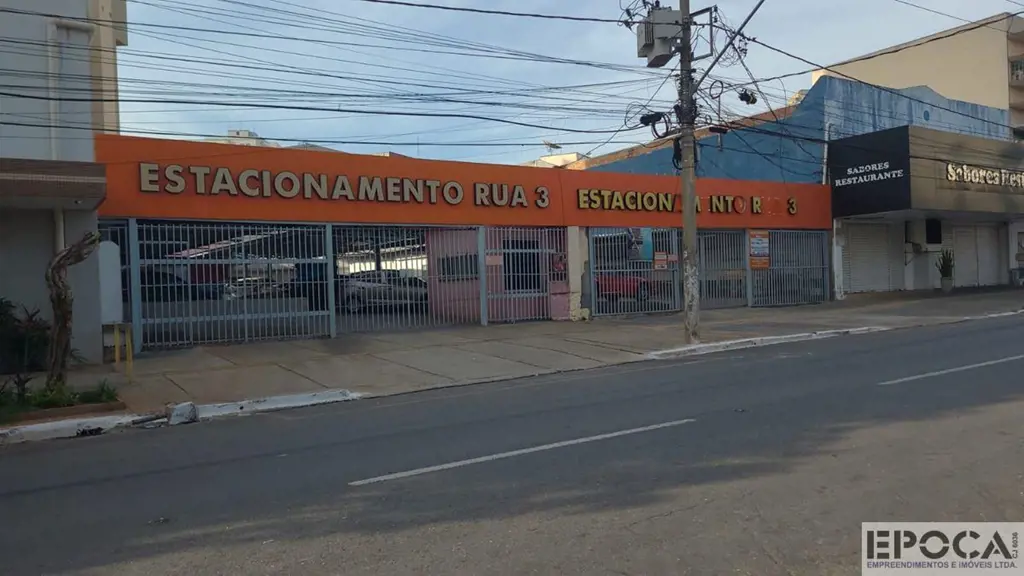 ESTACIONAMENTO COM GRADES NA FRENTE, 03 PORTÕES E 47 VAGAS, ÁREA TOTAL DE 917M²....