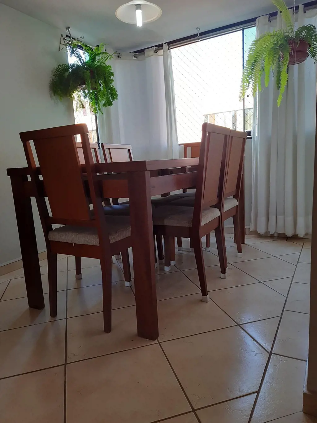 Apartamento no Lúcio Costa, 2 quartos, sala, cozinha, 01 banheiro, vaga na garag...