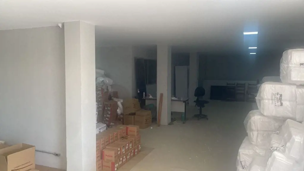 BSB IMOBILIÁRIOVende 02 lojas com 250 m² cada, são: 125m² de loja e 125m² subsol...