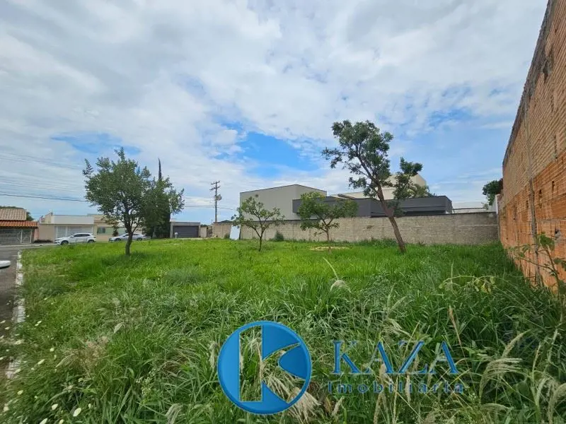 Venha conhecer um dos melhores condomínios da região, localizado a poucos minuto...