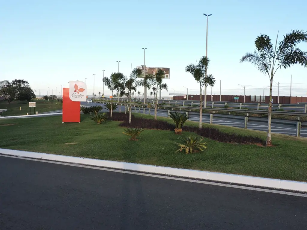 O lote/terreno no bairro Residencial Condomínio Jardim Veneza possui 360m².Posiç...