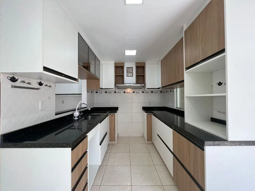 Julisce Alencar Assessoria Imobiliária aluga...Casa localizada na QC.08 (Jardins...