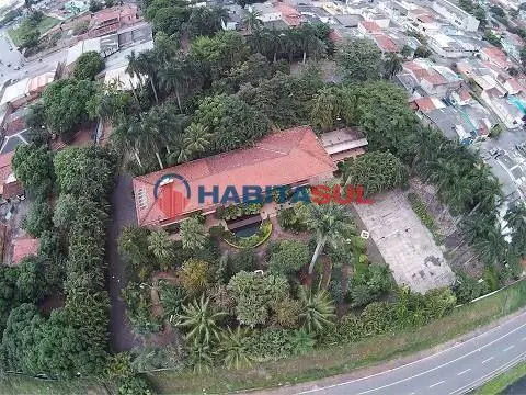 Chácara com 9730,48 m² de área total;Mansão de 840m² de área construída, contend...
