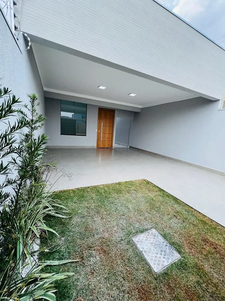 Casa localizado no Polocentrocasa com três quartos sendo uma suíte garagem cober...