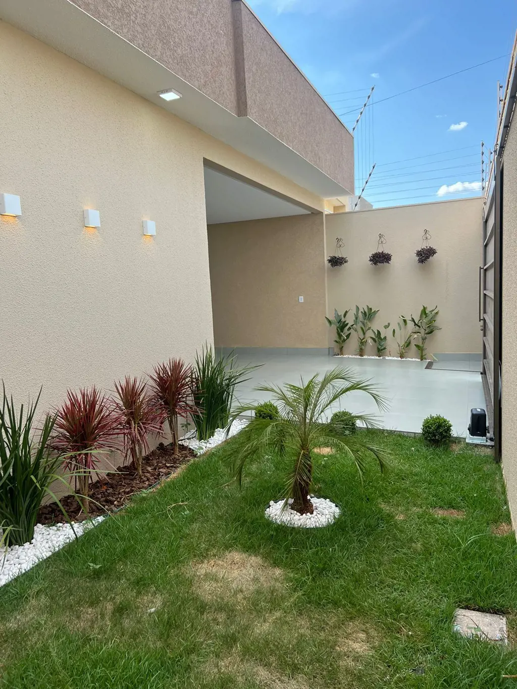 CASA A VENDA NO CEREJEIRAS Lote: 185 mts (Contra-esquina)Construção 123 mts3 qua...