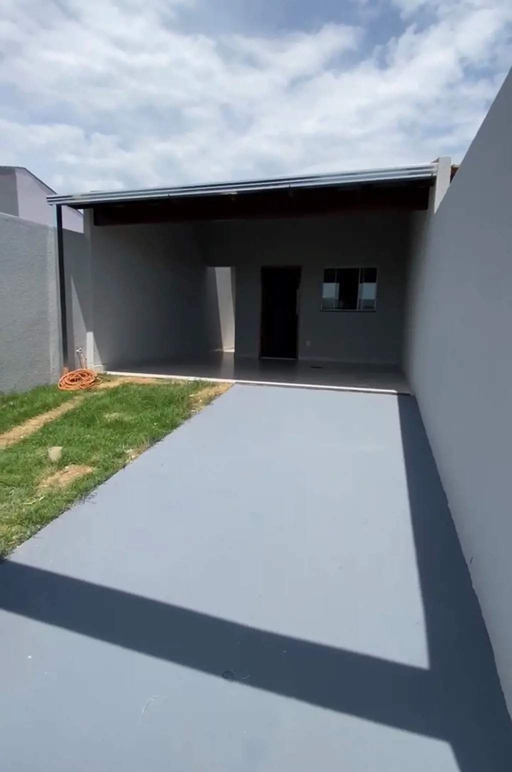 Casa no Bairro Santos Dumont Casa com lote de 150 m²Garagem coberta para dois ca...