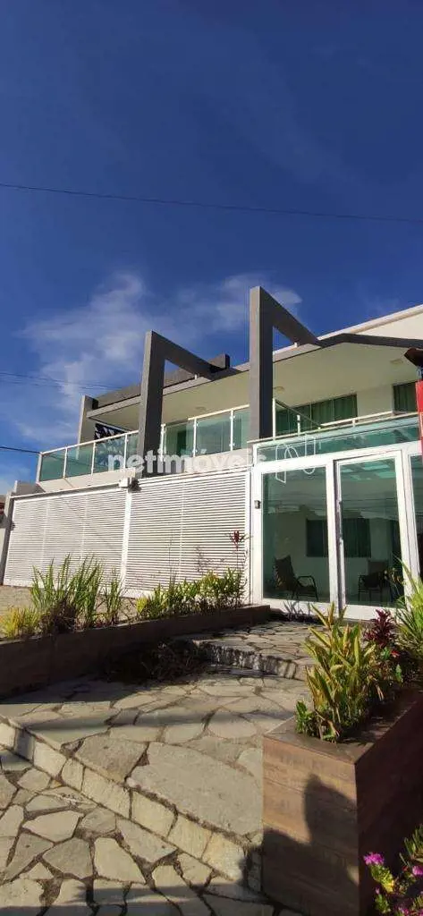 Apresentamos uma casa de altíssimo padrão no Gama, com um projeto moderno e exce...