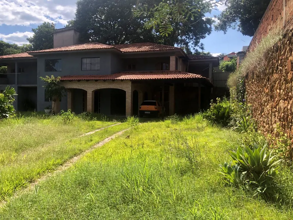 Vendo ótima casa em um condomínio quintas Interlagos espetacular Contendo 7 quar...