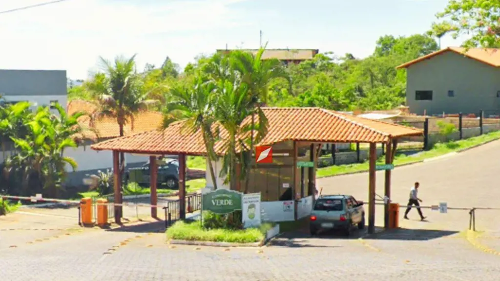 Rua Coqueiros, n°22 848,41 m² - Declive. O condomínio sintetiza toda a influênci...