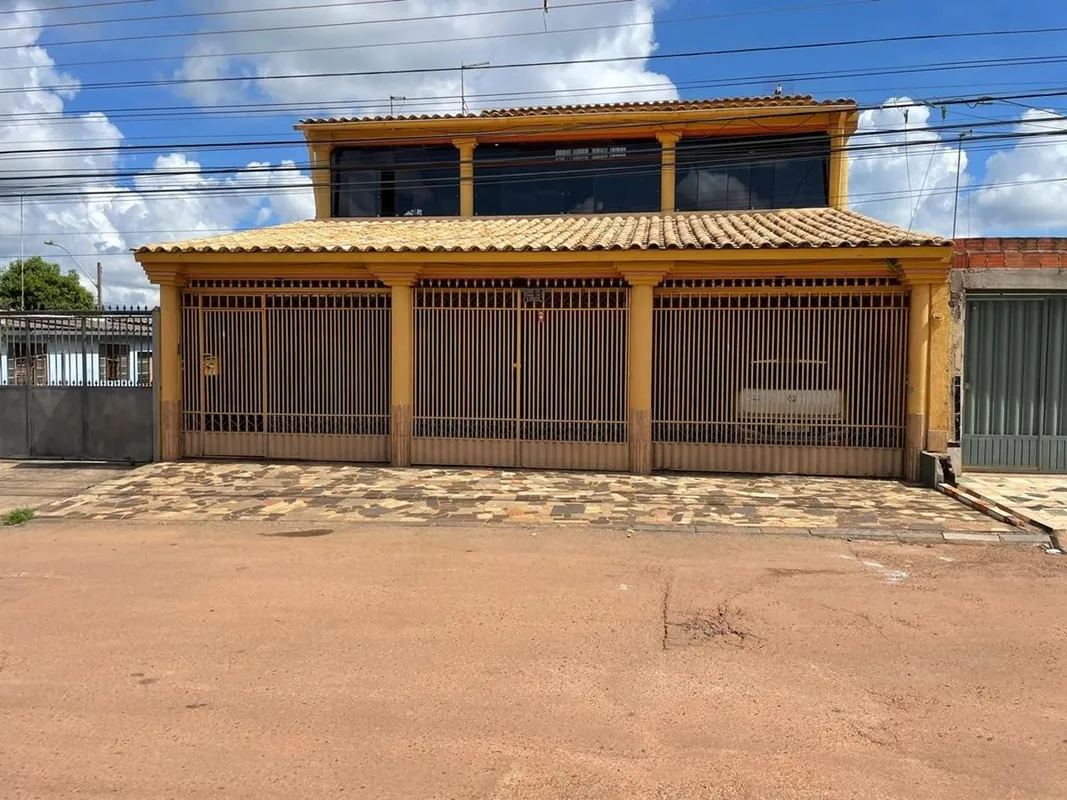 SOBRADO 4 QUARTOS, SUÍTES, BEM LOCALIZADO, ACEITA FINANCIAMENTO, ACEITA IMÓVEL E...