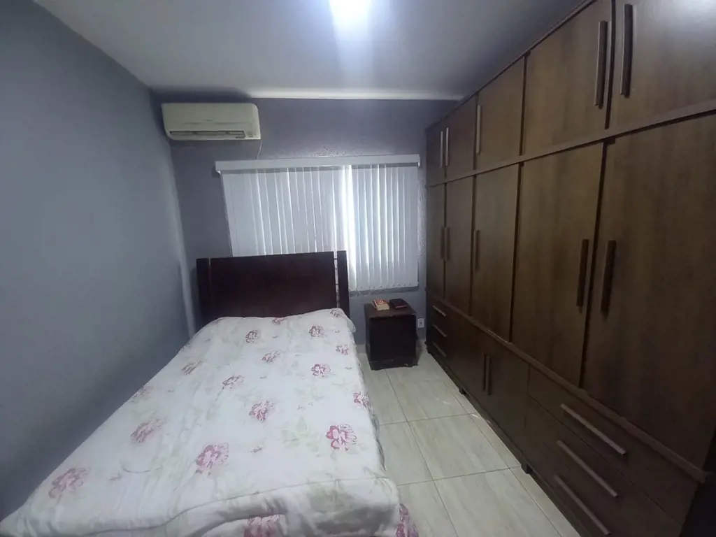 Casa com 3 quartos, 1 suíte, banheiro social, sala 2 ambientes, cozinha, jardim ...