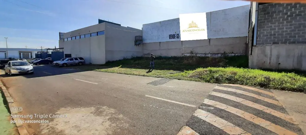 Lote Comercial ideal para quem deseja abrir sua empresa em uma ótima localização...