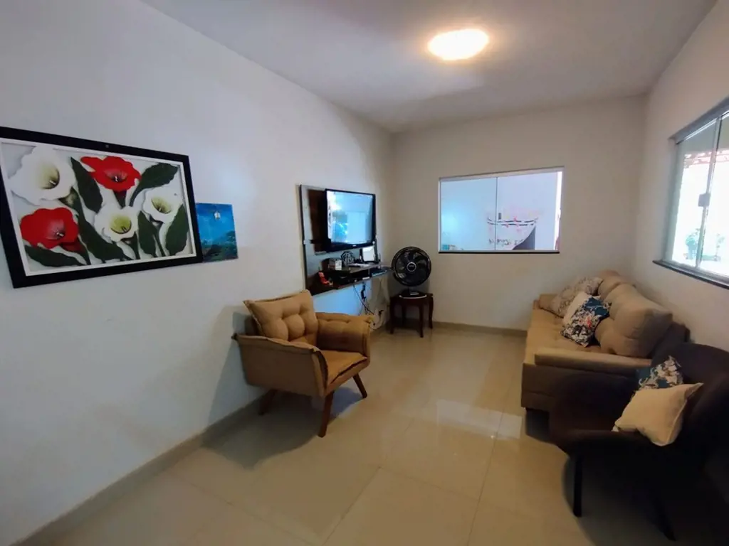 Alice Barbosa - Casa com 3 quartos sendo 1, sala ampla, cozinha espaçosa, banhei...