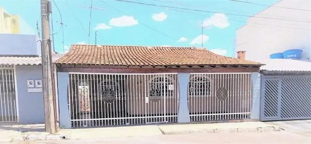 LOCAÇÃO - Ótima casa na LAJE localizada na QSF 07 de Taguatinga Sul!115m²;3 Quar...