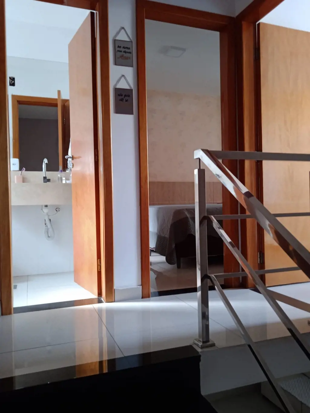 Sobrado em condomínio fechado , com 3 quartos, sendo 1 suíte, ampla sala 2 ambie...