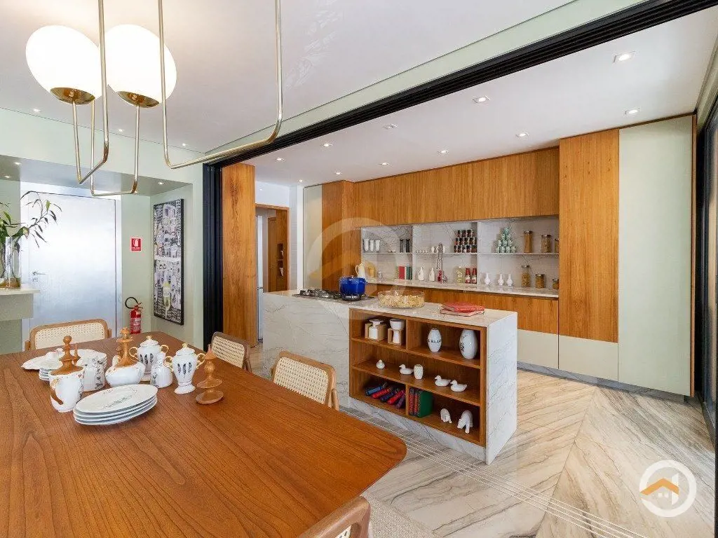 Apartamento com 4 suítes, mobiliado e decorado, voltado para o sol da manhã, e u...