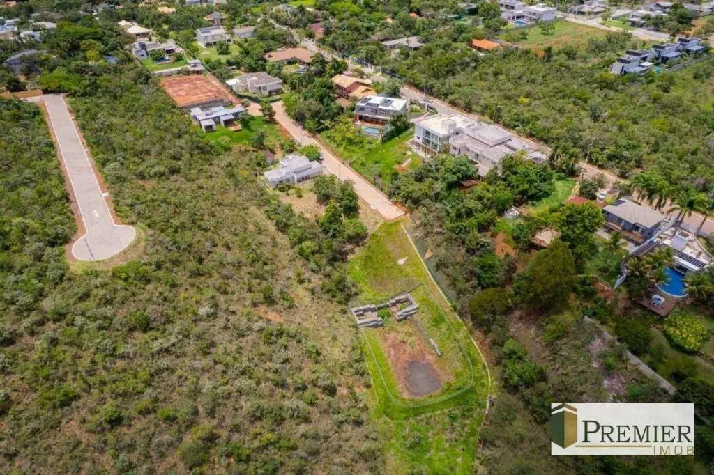 Terrenos à venda no Condomínio Mansões Itaipú:Para quem Busca tranquilidade, bem...
