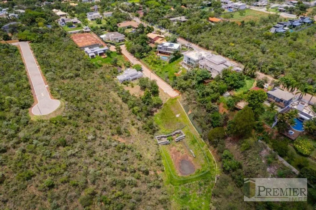 Terrenos à venda no Condomínio Mansões Itaipú:Para quem Busca tranquilidade, bem...