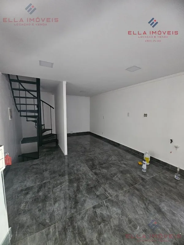  __________ELLA IMÓVEIS ALUGA! __________Ótima oportunidade, loja na galeria do ...