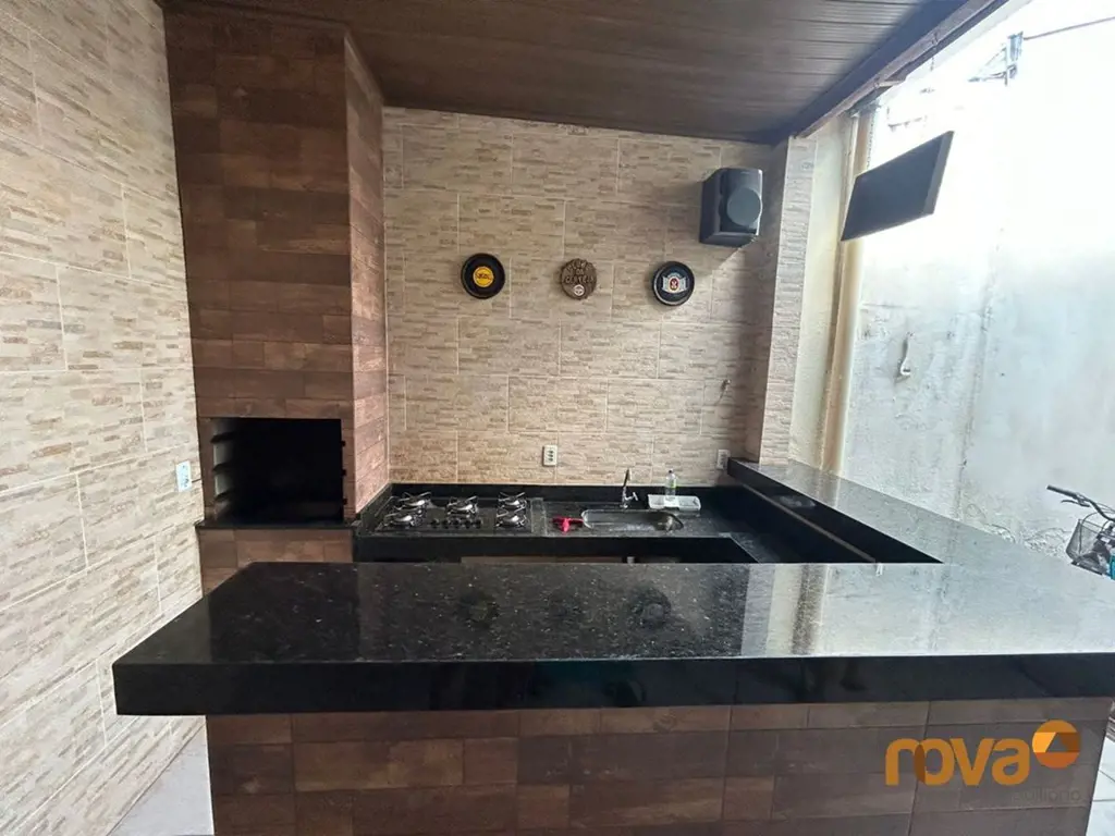 Casa 3 quartos sendo 1 Suíte, varanda gourmet, com churrasqueira a carvão ,lavab...