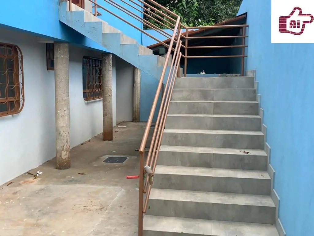 ALUGA-SE APARTAMENTO DE DOIS QUARTOS, BANHEIRO, SALA CONJUGADA COM COZINHA, ÁREA...