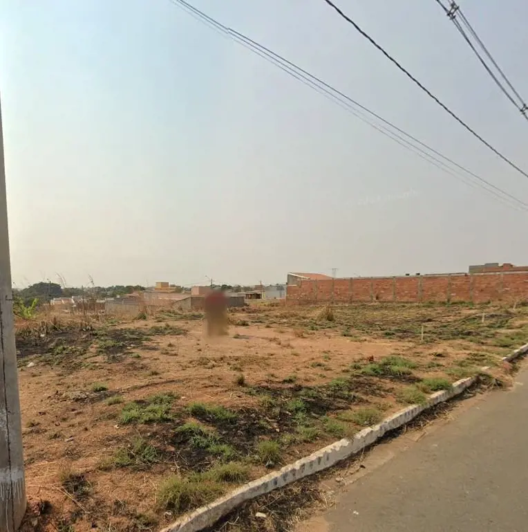 Lote no bairro Portal do Oriente, medindo 350,00m². Localizado à 3 Km da Avenida...