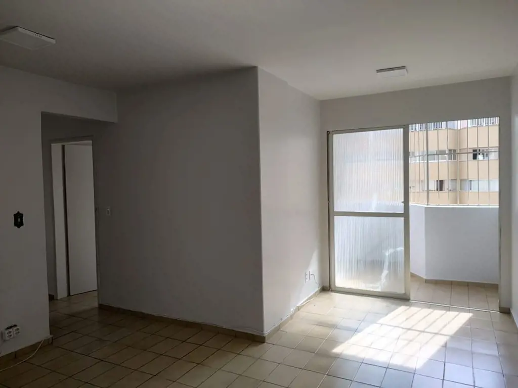 03 Quartos sendo 01 suíte, sendo 2/4 com armários, área de 80,84m2, banheiro soc...