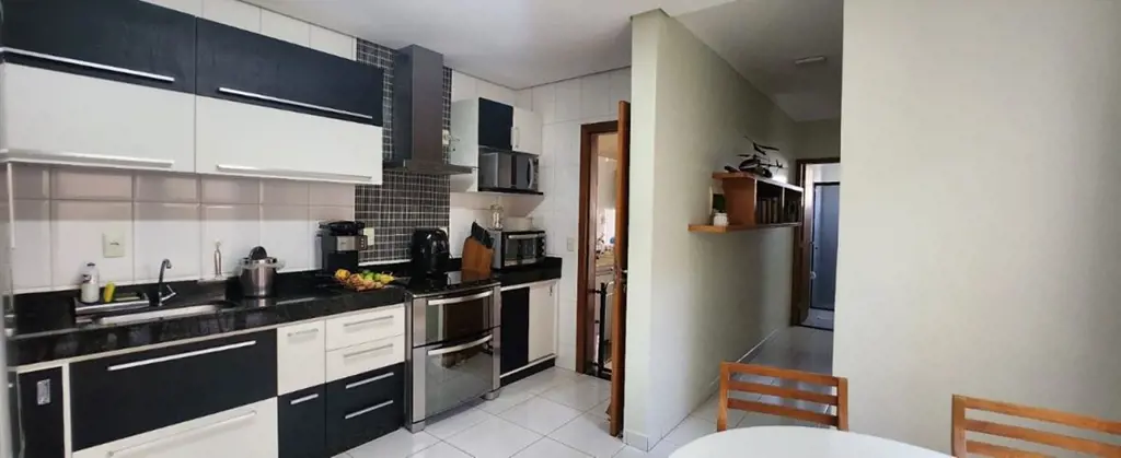 Casa pronta para morar, repleta em armários , cozinha com fogão e coifa . Excele...