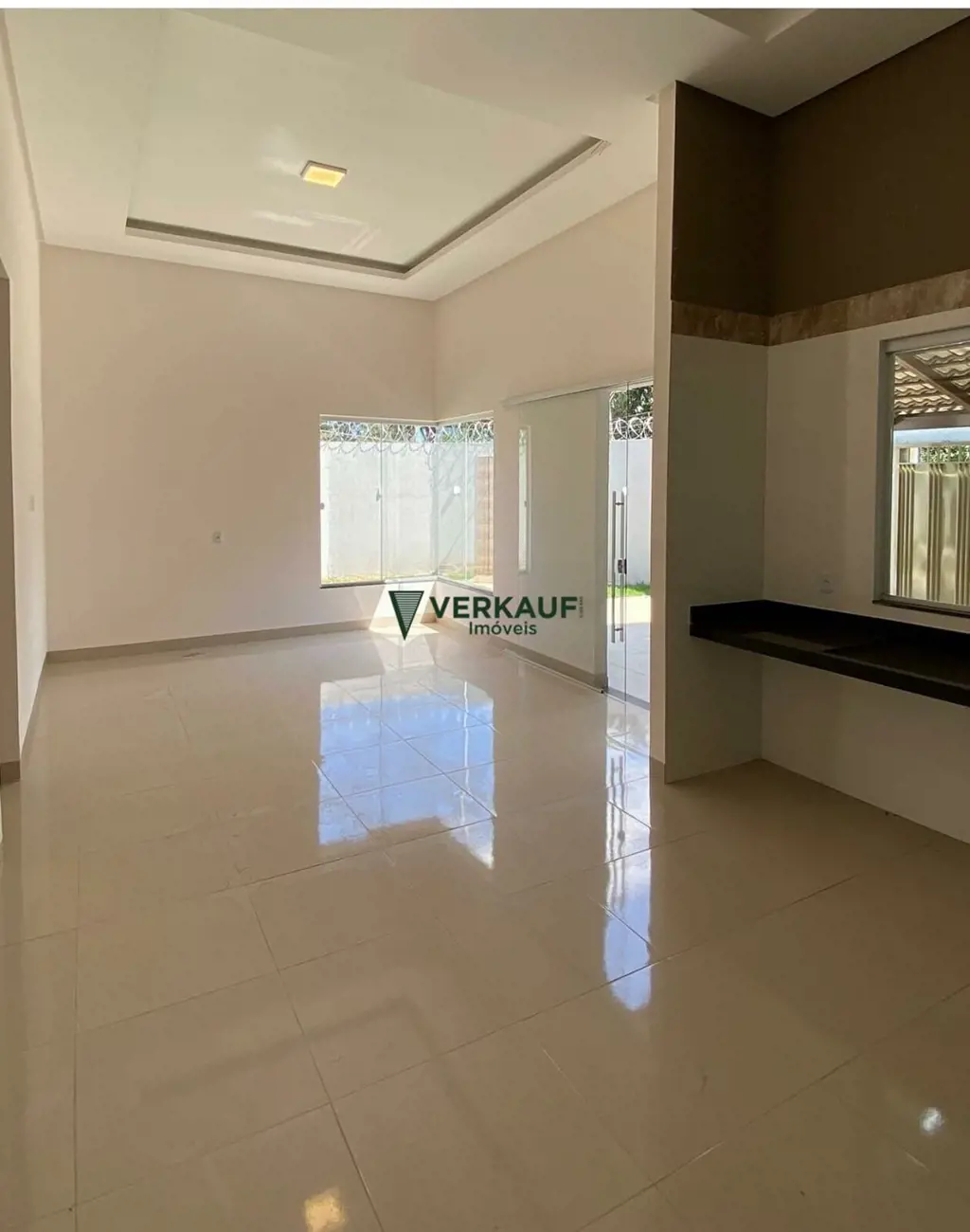 Casa 03 quartos - Res Itaipú – Goiânia/Go Casa de esquina 03 quartos sendo uma s...