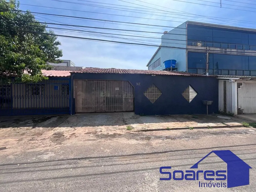 Linda casa disponível para aluguel na QNM 23 Conjunto M, casa 16. Com 03 quartos...