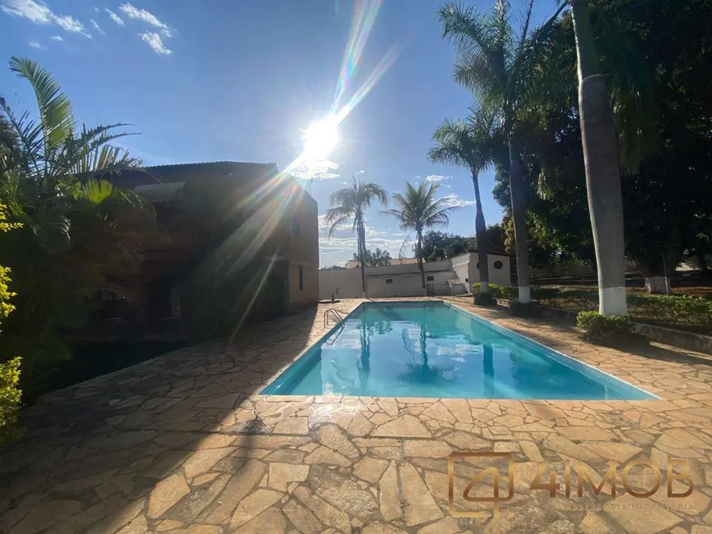 Bela chácara, para morar, passar o fim de semana, ou para alugar, perto da pista...