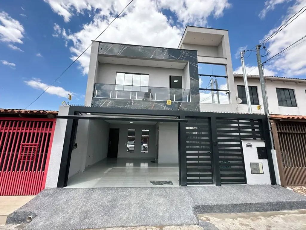 DescriçãoOportunidade Única! Casa Nova à Venda na QR 05, CandangolândiaVocê proc...