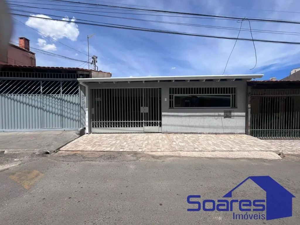 Venha se encantar com essa maravilhosa casa à venda localizada na exclusiva QR 4...